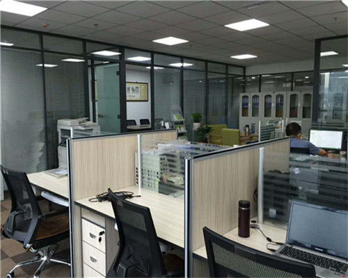 忻州辦公室玻璃隔斷 容坤玻璃隔斷定制公司及其職業(yè)技能培訓(xùn)服務(wù)